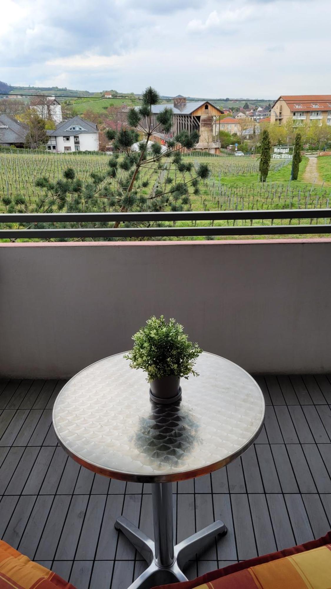 Ihr Bett Mit Blick Auf Weinberge Apartment